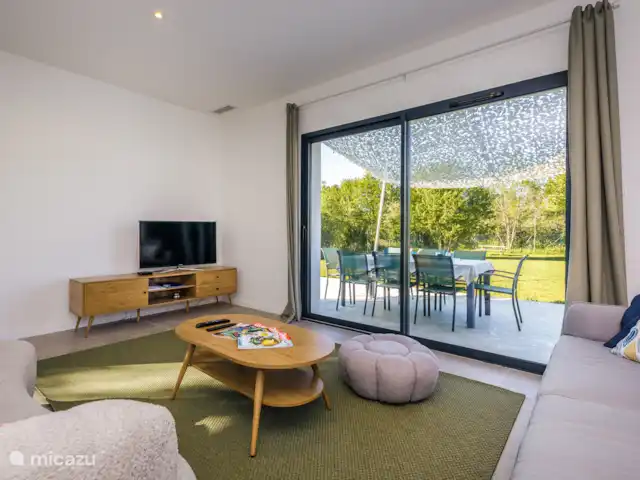 Merlote en Francia, Lot, Fontanes  - casa vacacional Sala de estar con vista al jardín