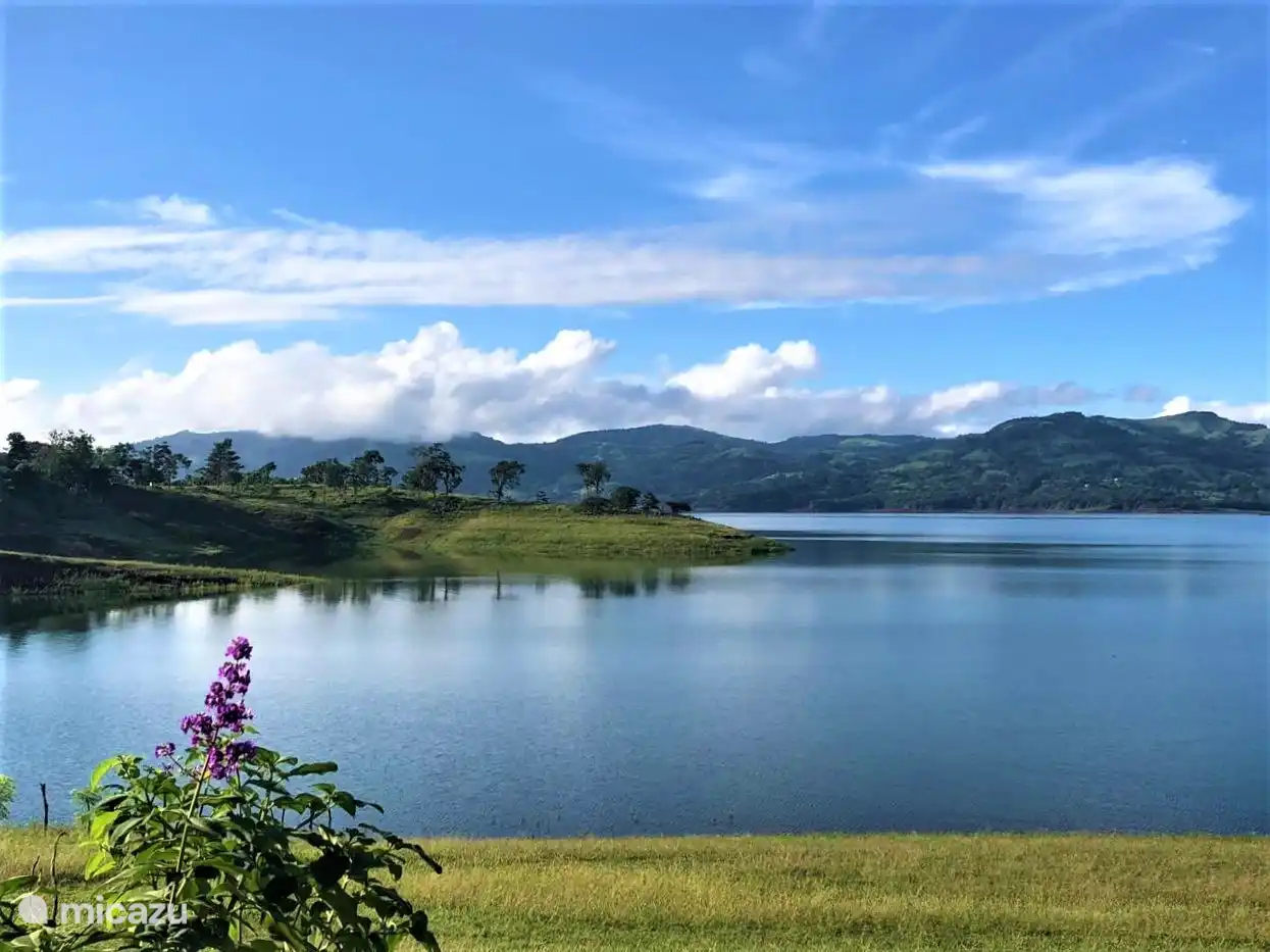 Lake Arenal vom eigenen Strand