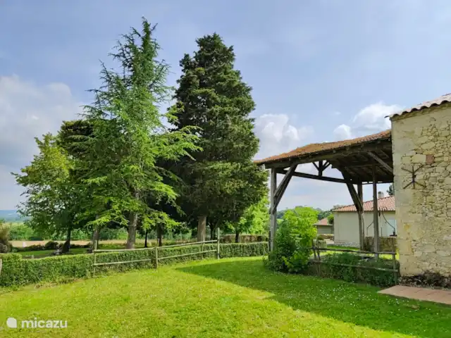 Gite Le Solquirit - vue et piscine | France, Gers, Condom - manoir / château Jardin