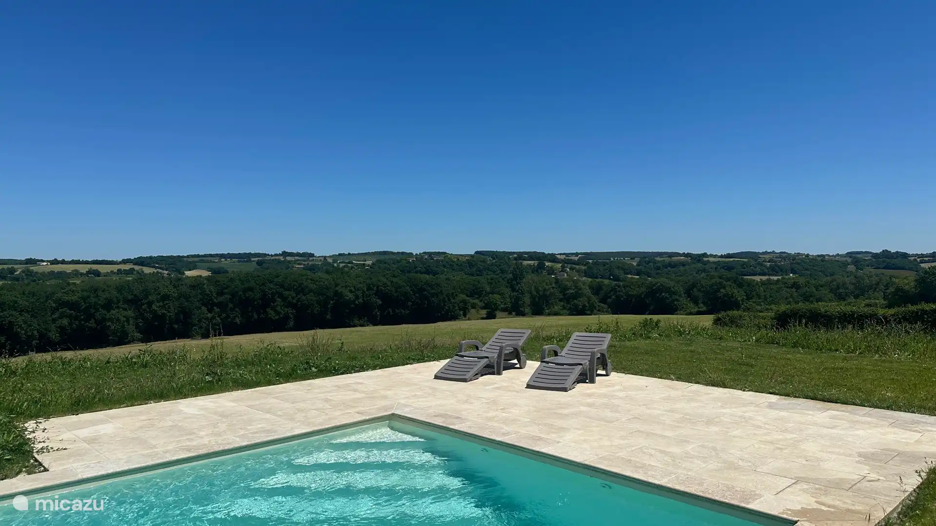 Beheizter Pool und Aussicht