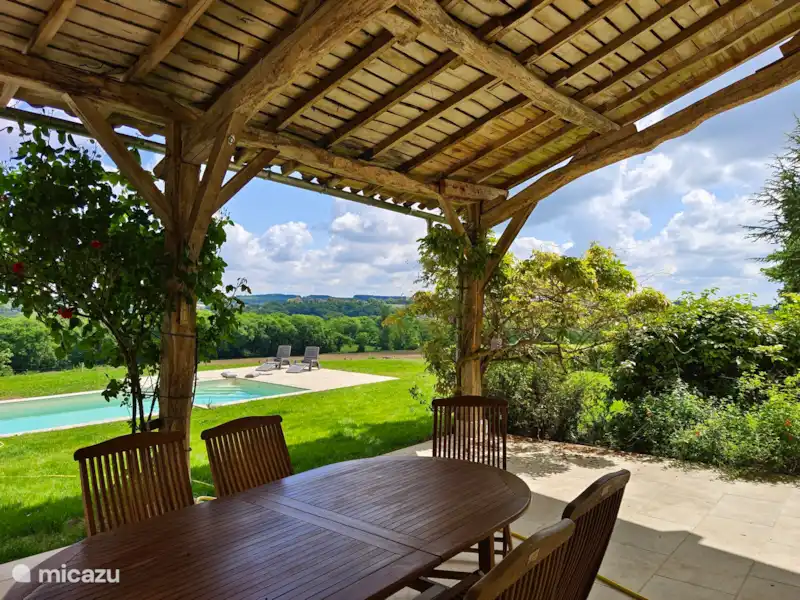 Gite Le Solquirit - vue et piscine | France, Gers, Condom - Manoir / Château Gite Le Solquirit - vue et piscine | France, Gers, Condom - Manoir / Château