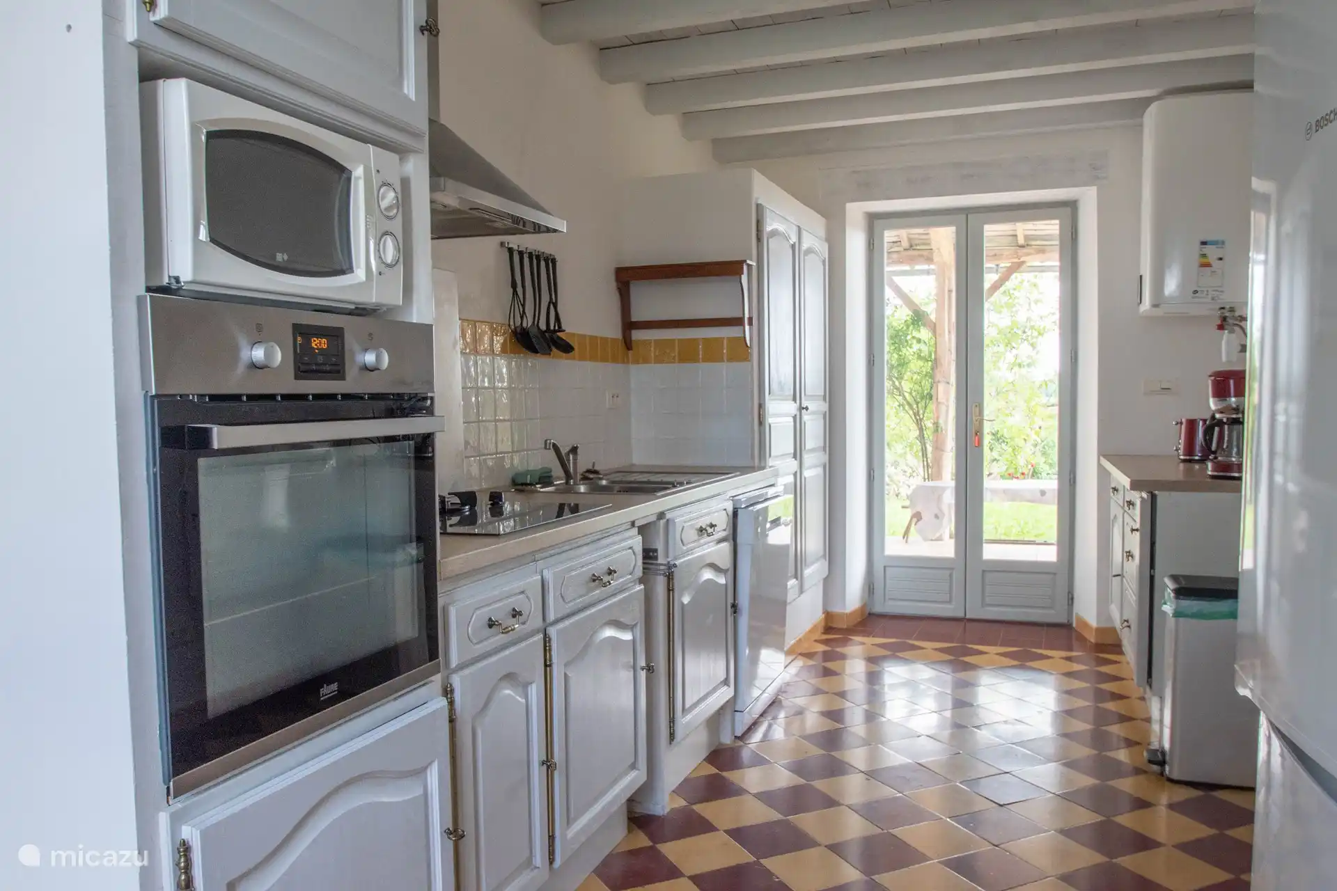 Die voll ausgestattete Küche