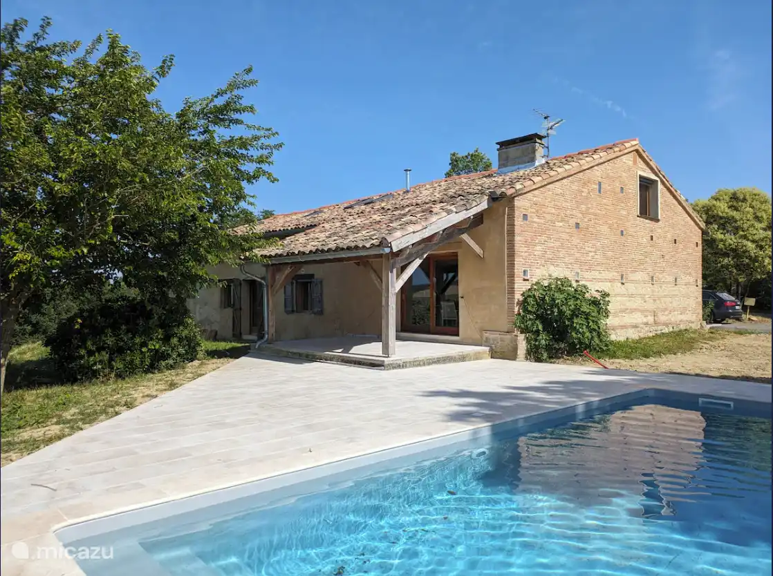 Gite Mondurausse - view and pool in France, Tarn-et-Garonne, La Salvetat-Belmontet - villa
