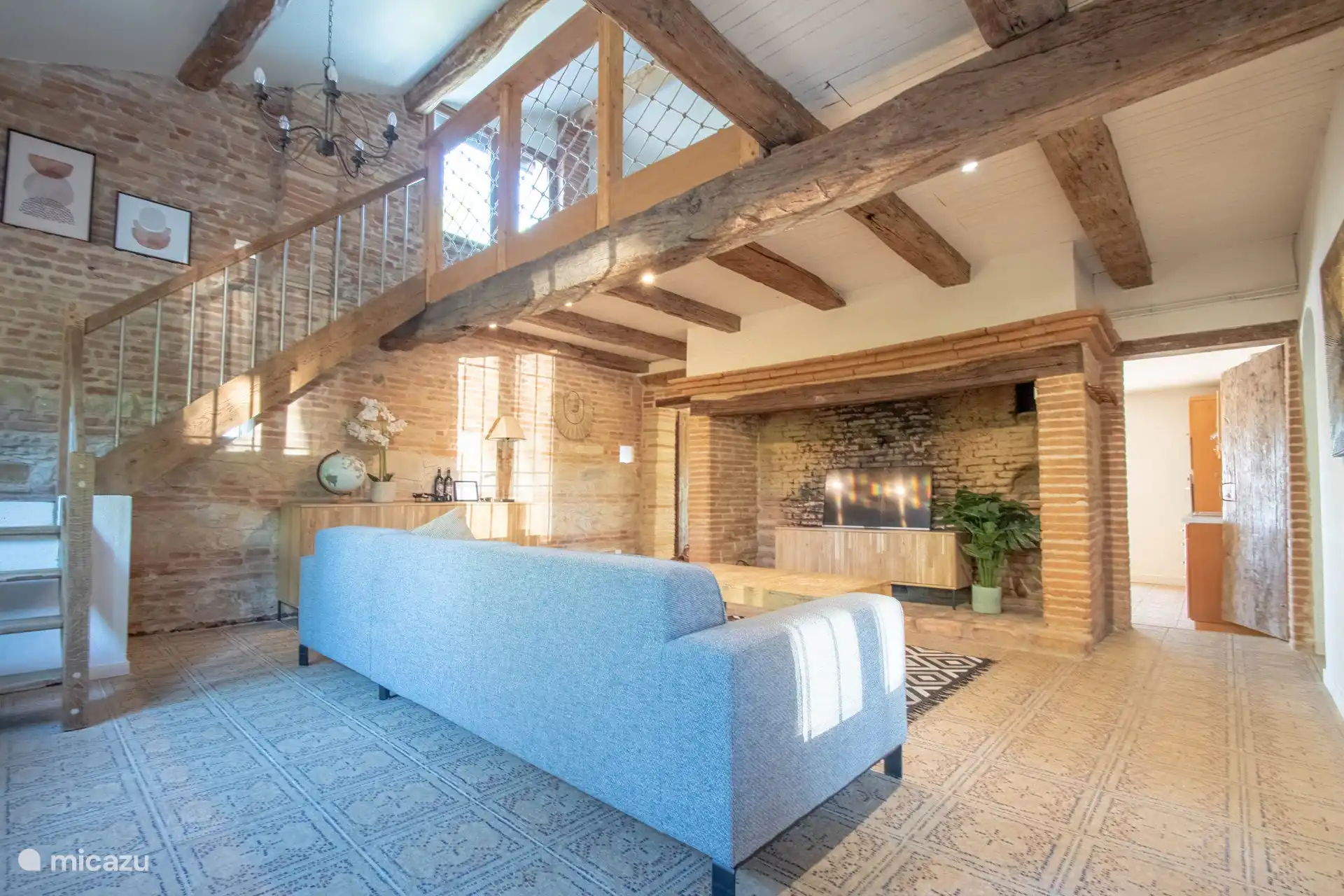  A spacious living area