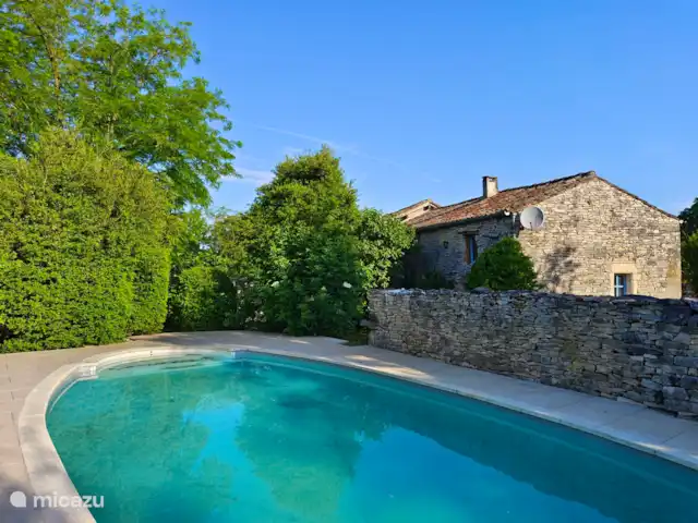 Gite Valades - piscine et vue | France, Tarn-et-Garonne, Saint-Antonin-Noble-Val - manoir / château Gite Valades - piscine et vue | France, Tarn-et-Garonne, Saint-Antonin-Noble-Val - manoir / château
