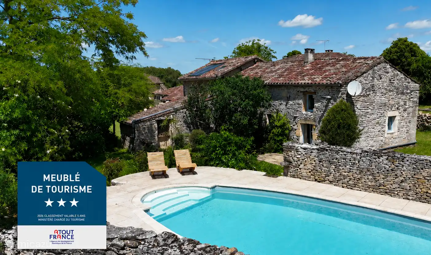 casa de campo / castillo en Mediodía-Pirineos, Francia – Gite Valades - piscina y vistas