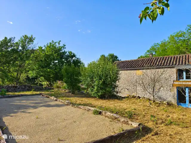 Gite Valades - piscine et vue | France, Tarn-et-Garonne, Saint-Antonin-Noble-Val - manoir / château Terrain de pétanque