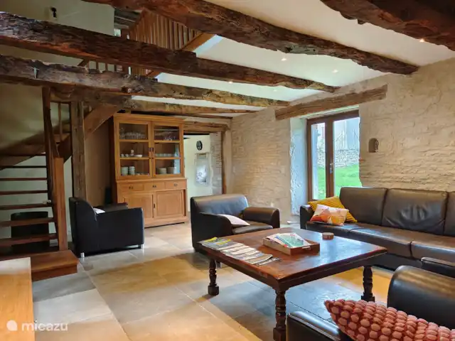 Gite Valades - piscine et vue | France, Tarn-et-Garonne, Saint-Antonin-Noble-Val - manoir / château Salon avec accès sur le terrasse