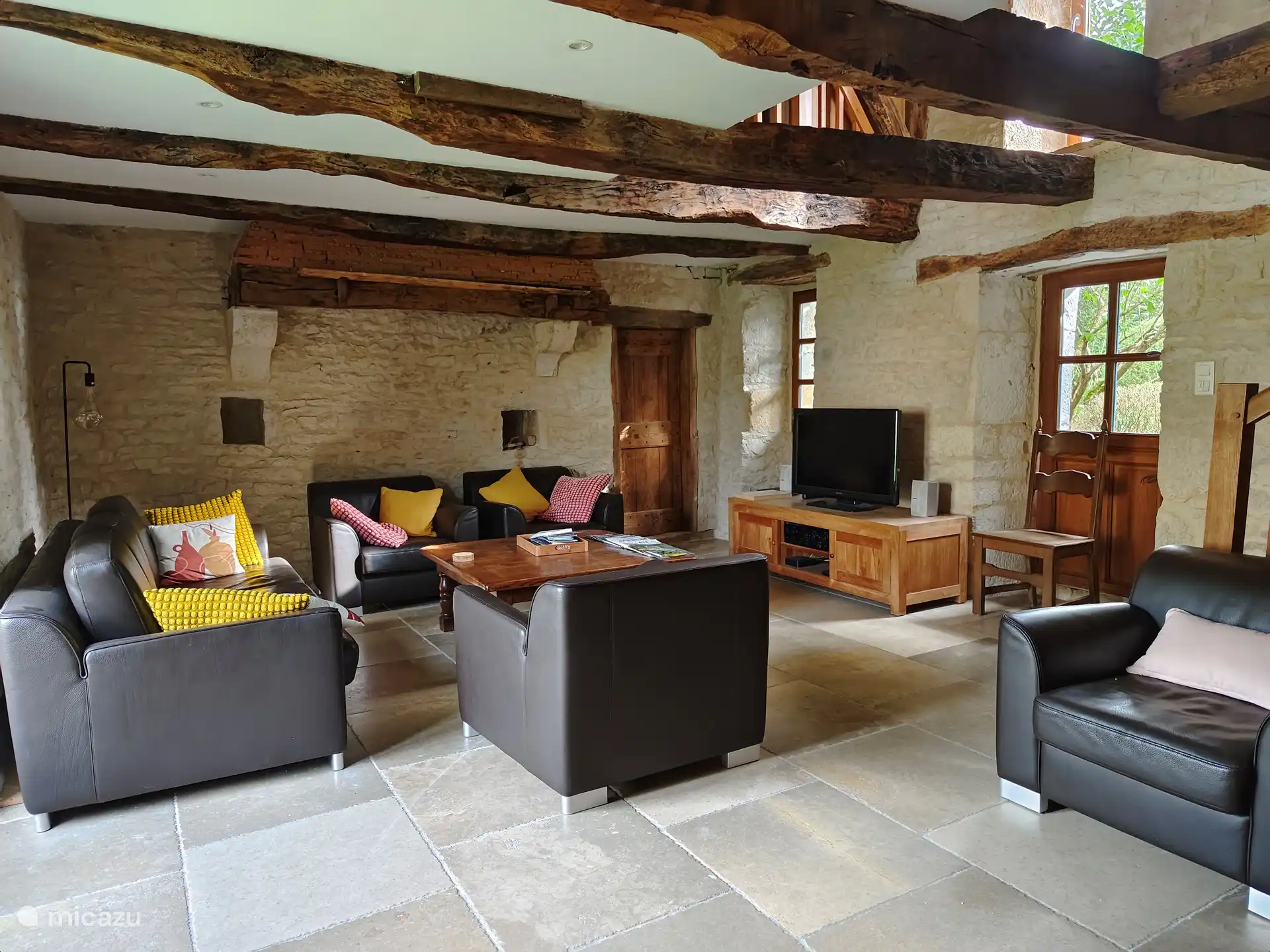 Wohnzimmer mit Zugang zur Terrasse