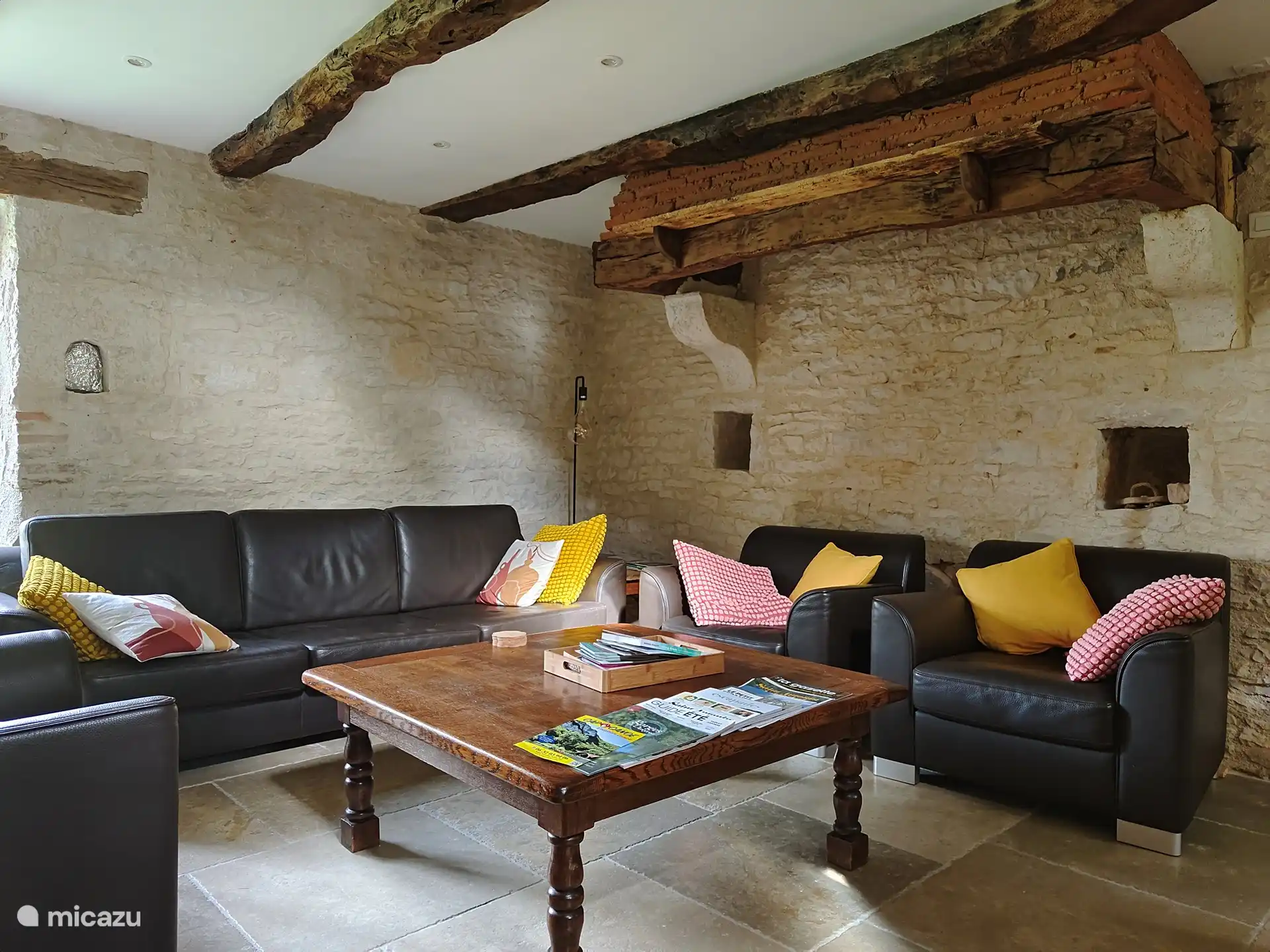 Wohnzimmer im authentischen französischen Stil