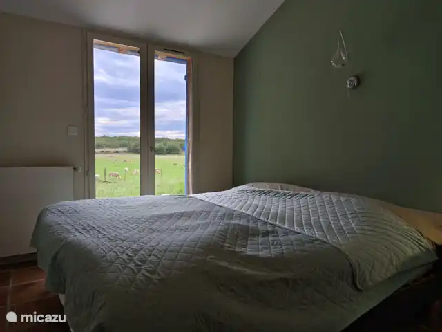 Gite Valades - piscine et vue | France, Tarn-et-Garonne, Saint-Antonin-Noble-Val - manoir / château Chambre à coucher au rez chaussée
