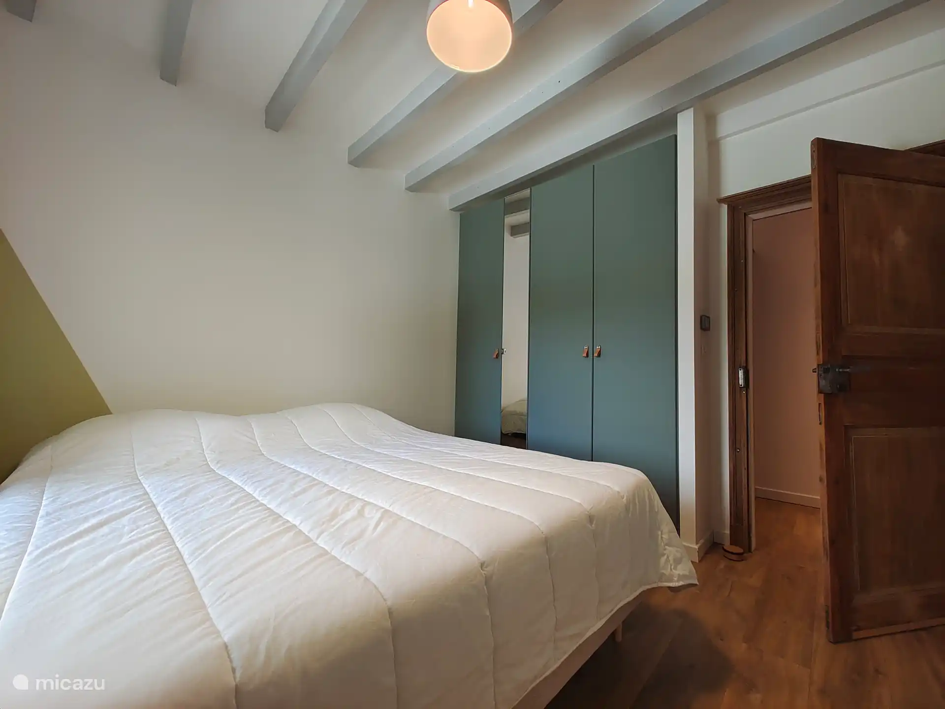 Schlafzimmer mit Doppelbett