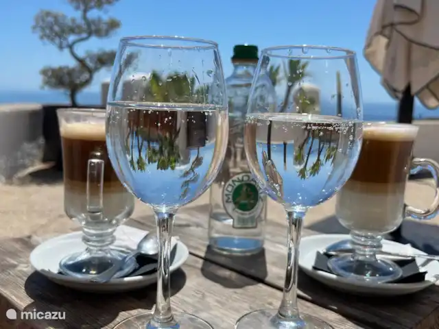 Casa Tien bij Javea en Moraira. huren in Spanje, Costa Blanca, Benitachell - villa Twee cappuccino en een aqua con gaz, genieten op het terras met mooi uitzicht.