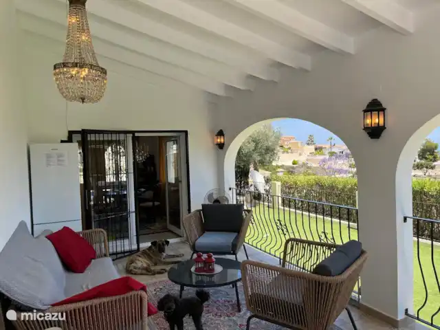 Casa Tien bij Javea en Moraira. huren in Spanje, Costa Blanca, Benitachell - villa Ook staat er op het terras een grote ijskast. Uw gekoelde drankje is altijd binnen handbereik.