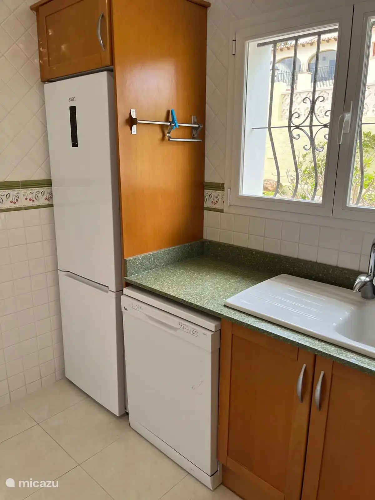 De afwasmachine staat u gewillig bij. Vergeet niet in de was- en afwasmachine regelmatig zout, glansmiddel en antikalk tabletten te gooien. Zo blijven de leidingen goed.