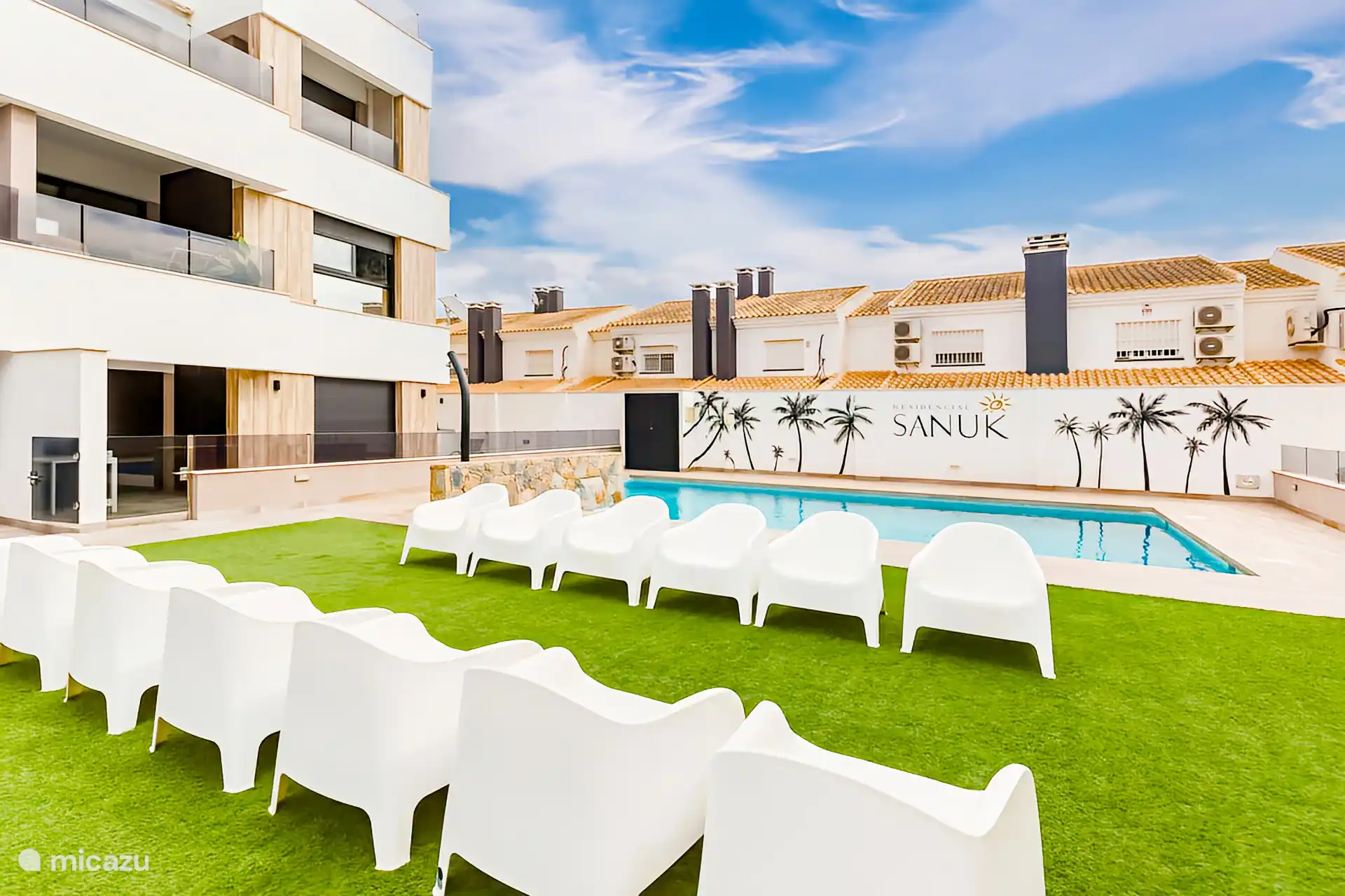 Das Schwimmbad von Sanuk