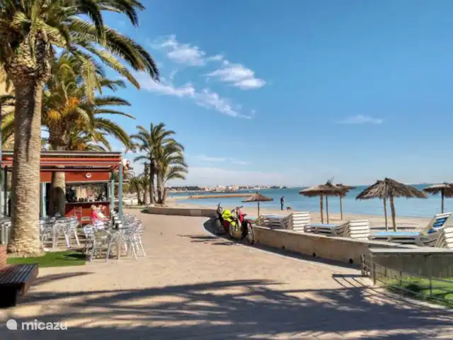 VDE-002 Résidence Sanuk Sud & Mer | Espagne, Costa Cálida, San Javier - appartement Les boulevards sans fin le long des plages et la mer avec des bars de plage.