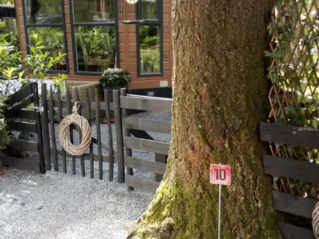 Maison Zeldenrust  en Países Bajos, Güeldres, Hoenderloo - chalet Frente al chalet un precioso sofá lounge