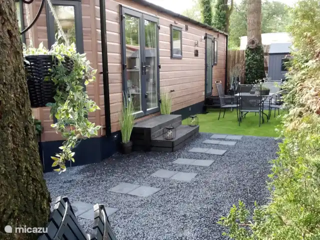 Maison Zeldenrust  en Países Bajos, Güeldres, Hoenderloo - chalet En el lateral del chalet un conjunto de jardín 
El jardín está completamente vallado para los amigos de cuatro patas.