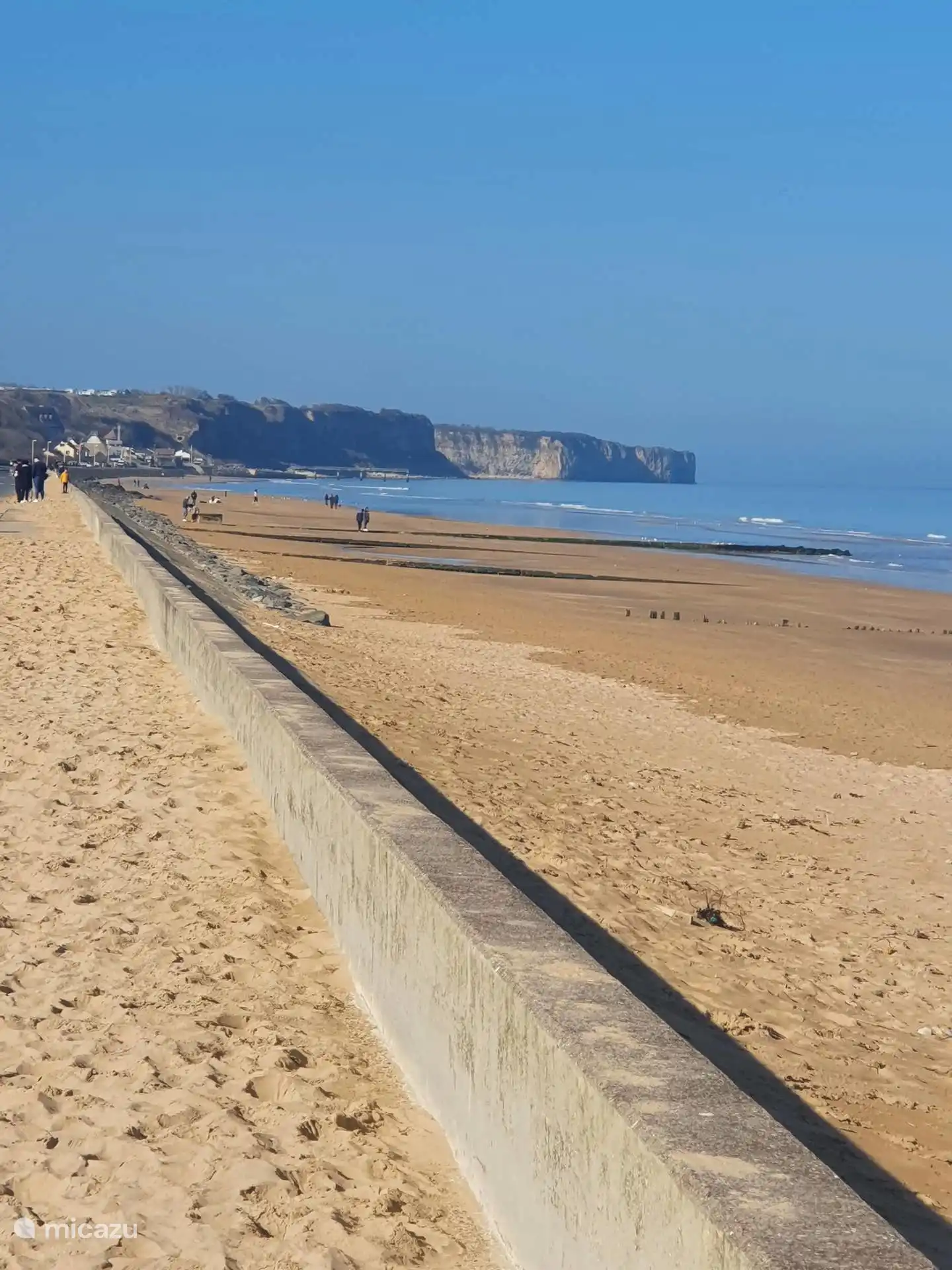 schitterend uitzicht langs het strand van Omaha Beach