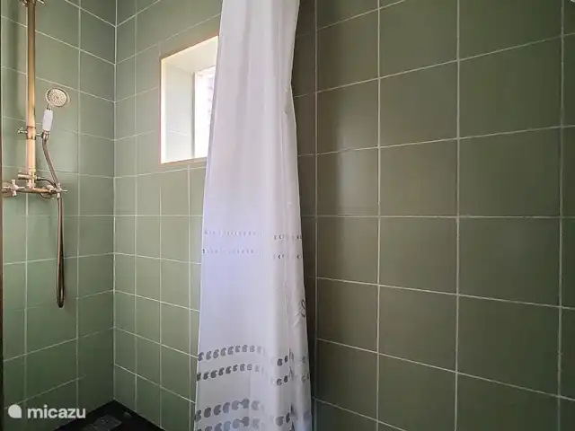 La perle huren in Frankrijk, Calvados, Lison - gîte / cottage Een lekkere warme douche met heel fijne straal water. Deze douche bevindt zich in de tweede slaapkamer