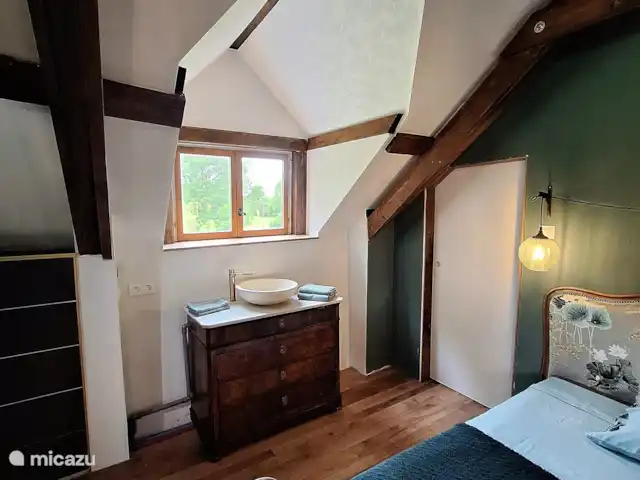 La perle huren in Frankrijk, Calvados, Lison - gîte / cottage Het oude kastje komt wederom uit de kringloop hier in de buurt. badhanddoeken liggen klaar