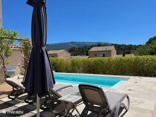 Lavande en Francia, Var, Nans-les-Pins - casa vacacional Vista del macizo de Sainte Baume