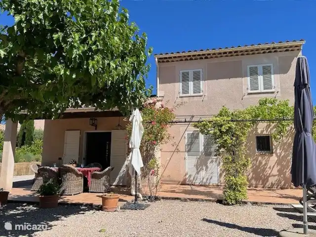 Lavande en Francia, Var, Nans-les-Pins - casa vacacional Parte trasera de la casa