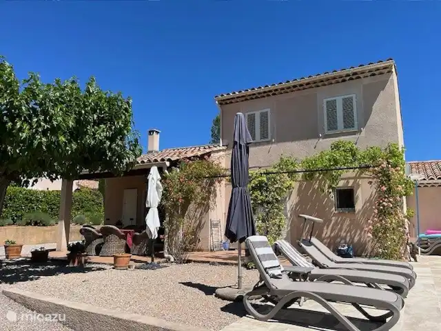 Lavande en Francia, Var, Nans-les-Pins - casa vacacional Jardín en la parte trasera de la casa
