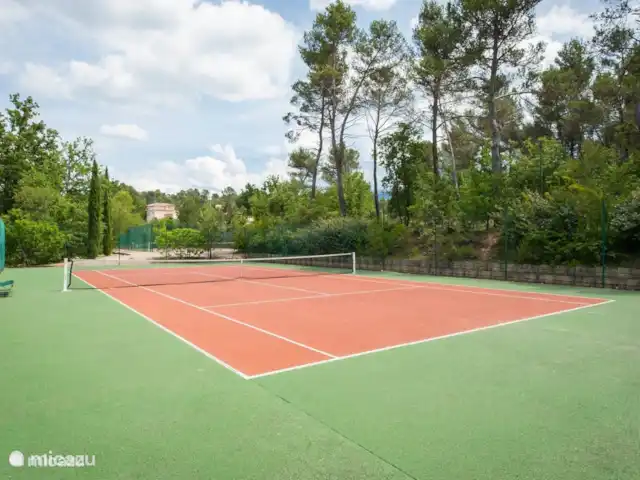 Lavande en Francia, Var, Nans-les-Pins - casa vacacional Una de las 2 canchas de tenis