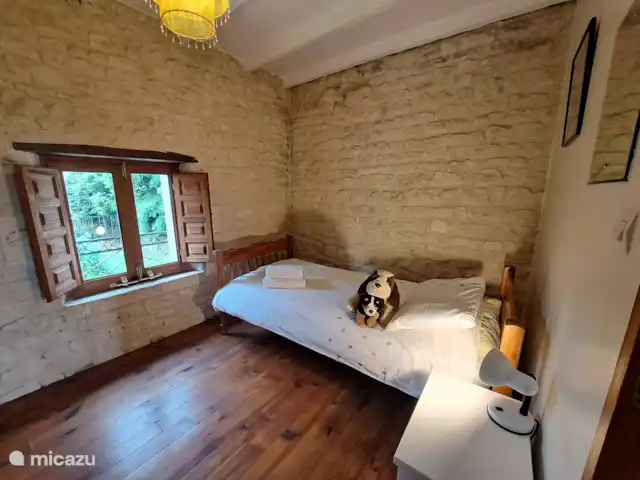Location de Vacances France, Charente-Maritime, Saint-Pierre-de-Juillers, gîte / cottage - Horloge gîte à La Grange du Moulin Chambre simple avec espace pour un lit parapluie