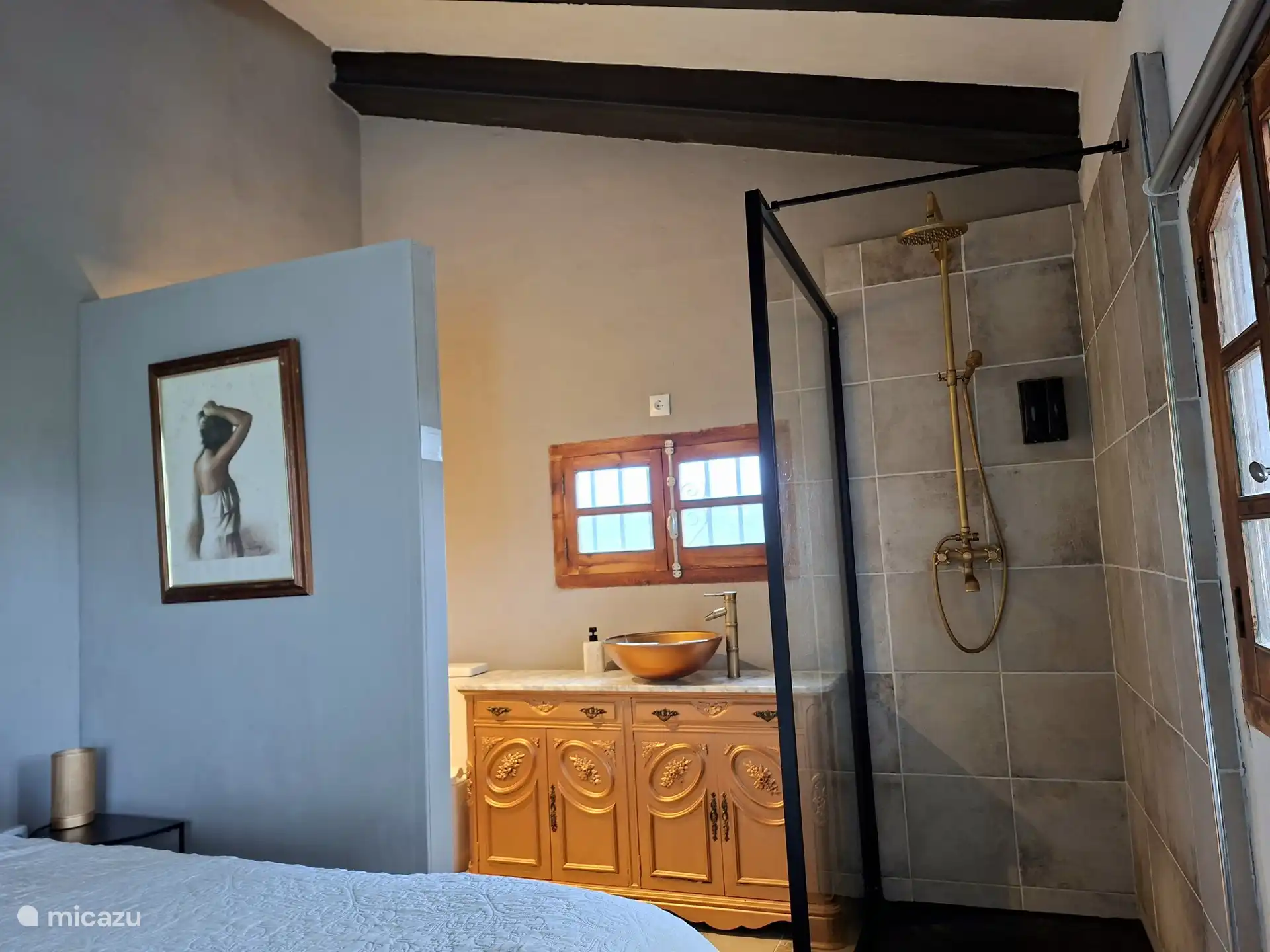 Schlafzimmer 2 im ersten Stock: Badezimmer