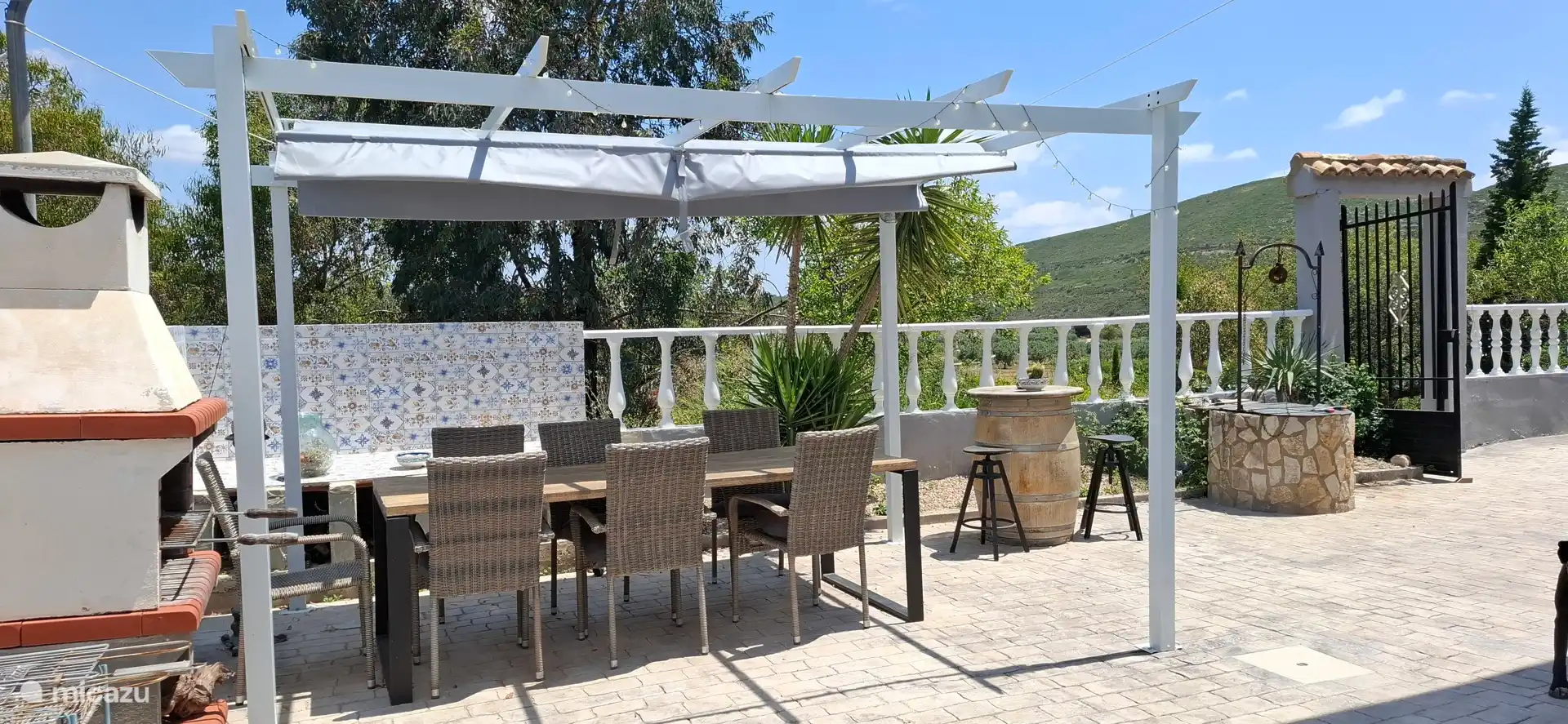 Außen-Esstisch mit Grill