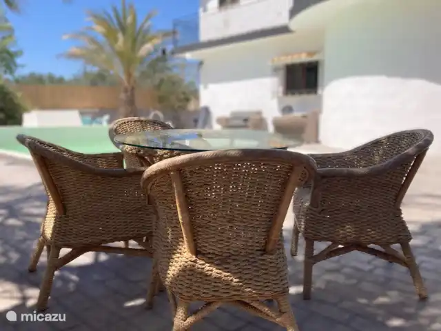 Villa Torre  en España, Valencia, Macastre - villa Asiento junto a la piscina