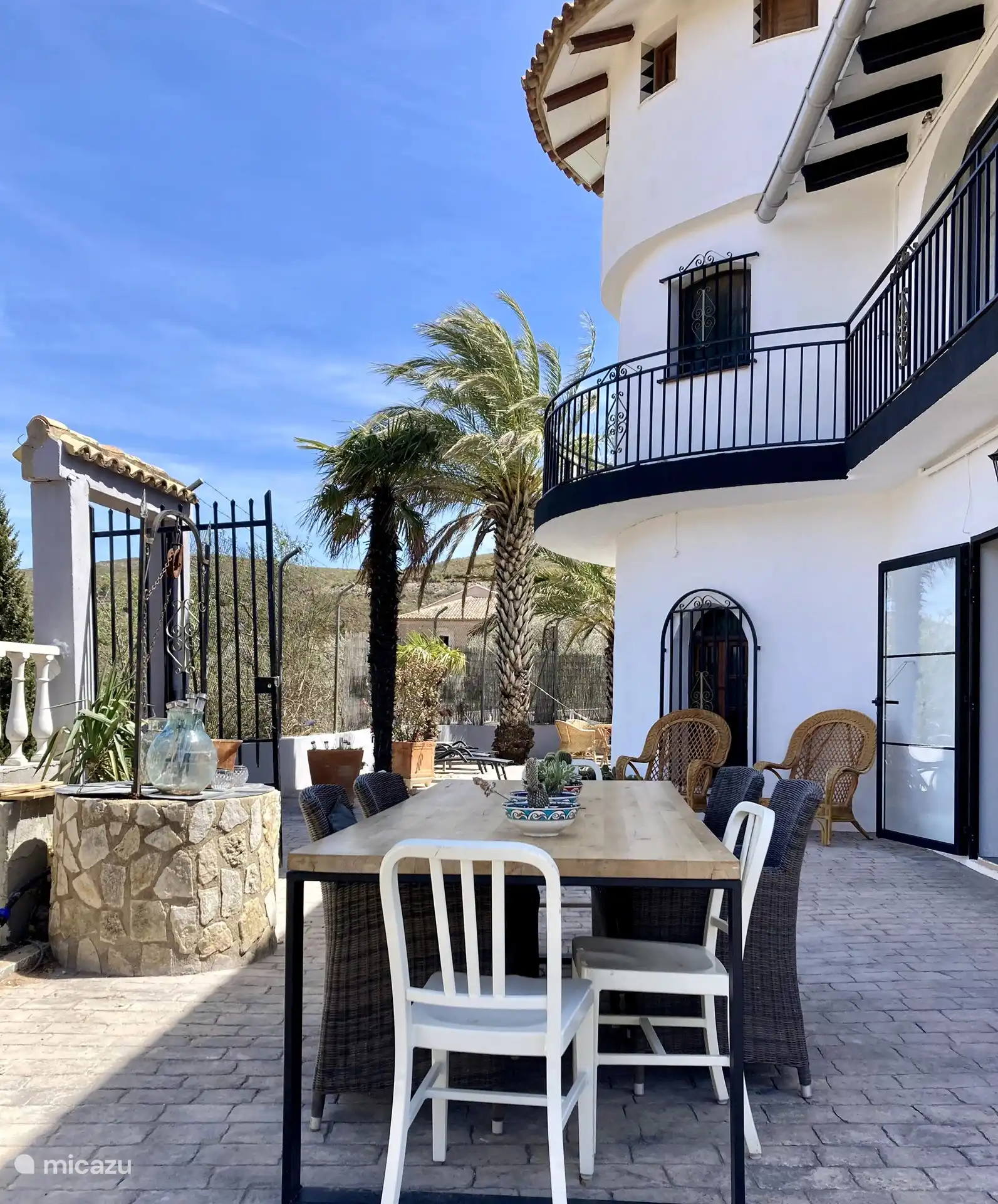 Table à manger pour 8 personnes