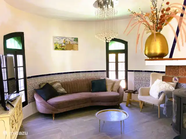 Villa Torre  en España, Valencia, Macastre - villa Sala de estar con TV curva grande