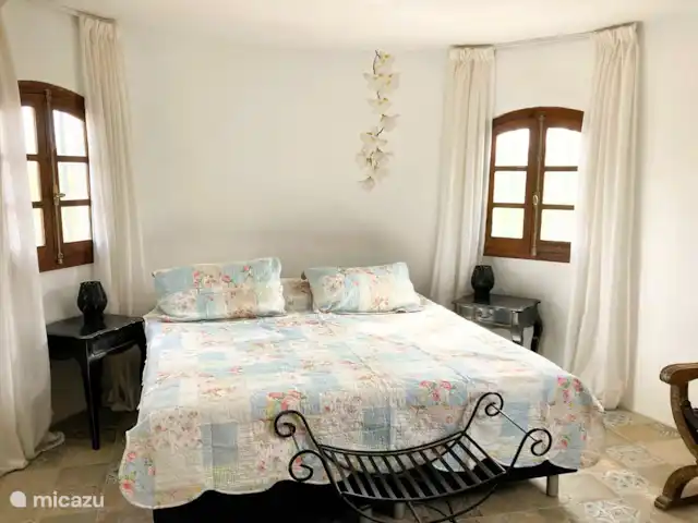 Villa Torre  en España, Valencia, Macastre - villa Habitación 2 con bañoHabitación 2