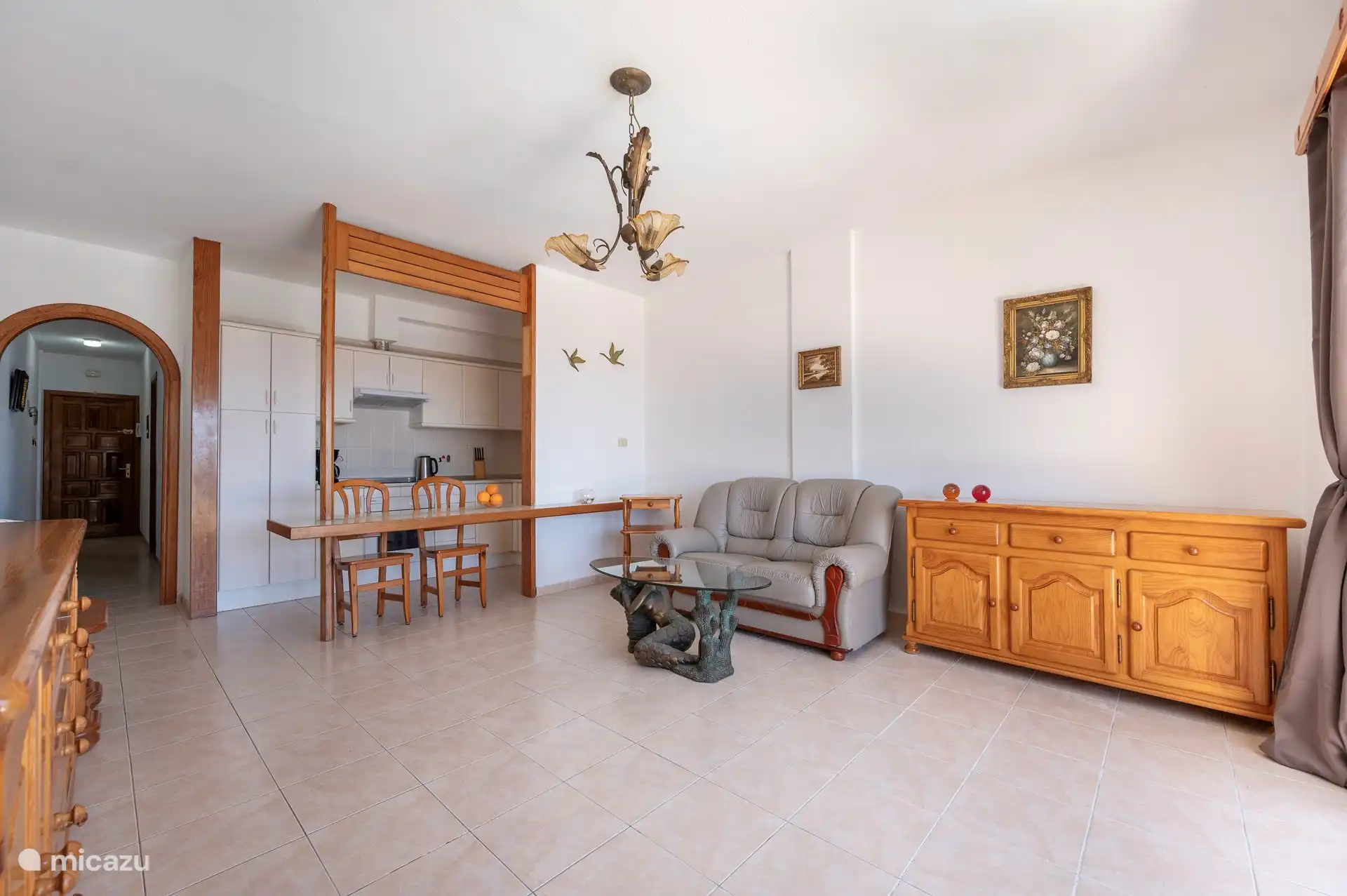 Wohnzimmer mit Küche