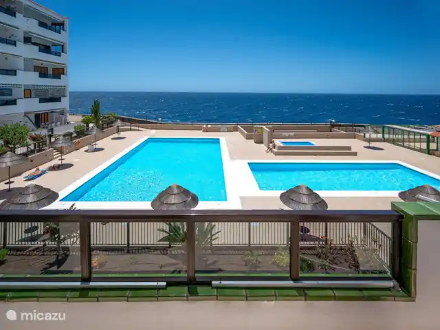 Vista Atlántica Tenerife Sur en España, Tenerife, Costa del Silencio - apartamento Una de las dos piscinas está climatizada en invierno. Las piscinas son muy privadas y siempre se puede disfrutar de un gran baño