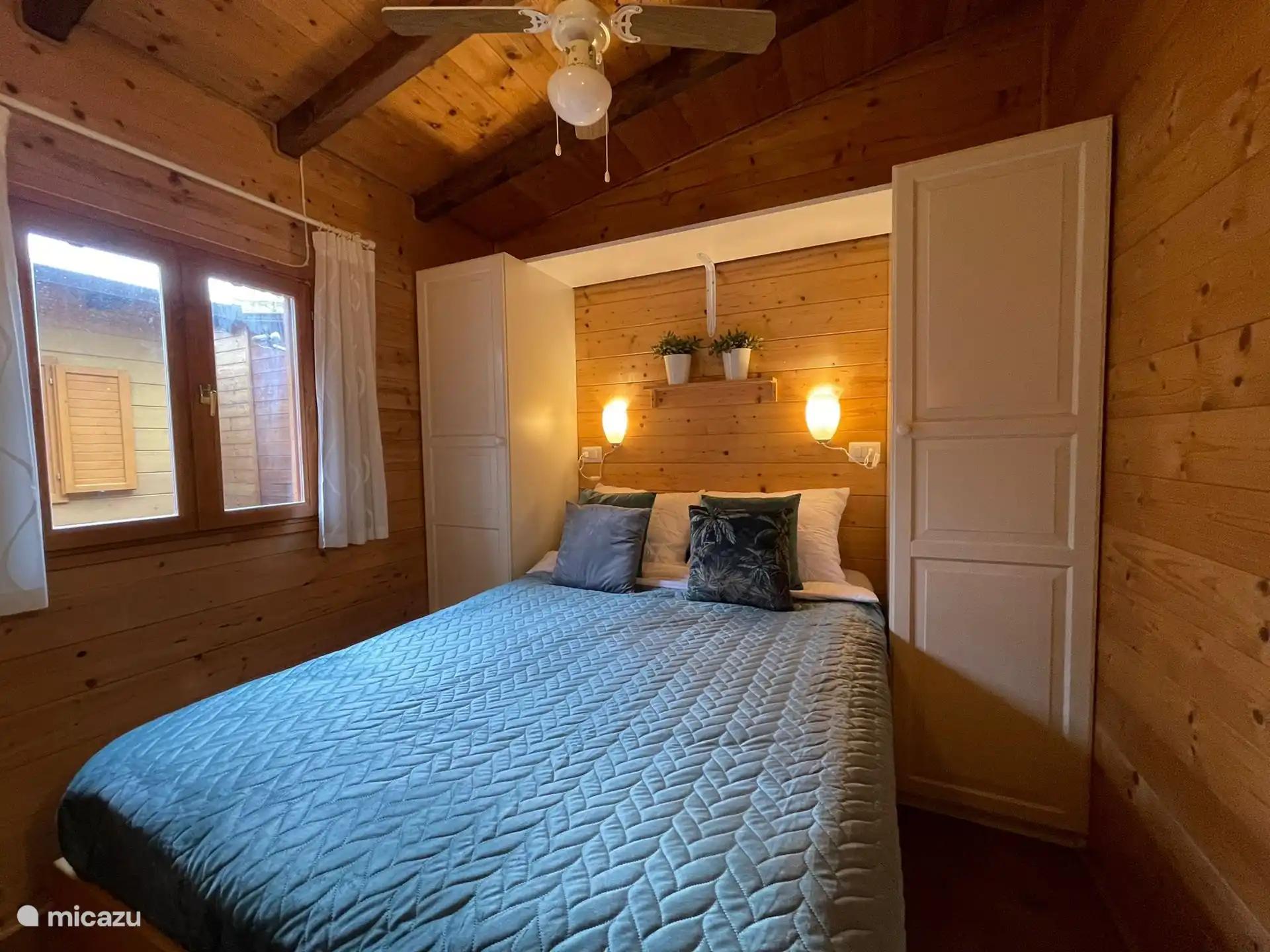 Bedroom 1 with double bed (140x200)