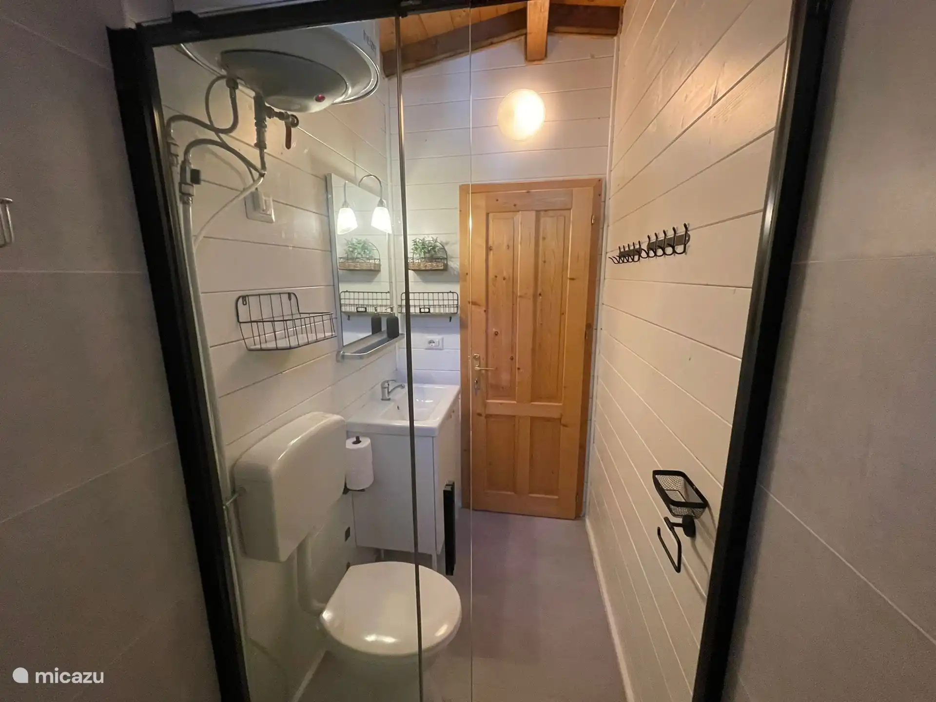 Comfortable bathroom (2021)