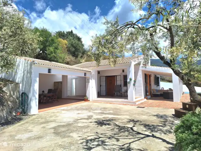 La Casa Algarrobo, invitée dans la nature | Espagne, Andalousie, Sedella - villa Entrée et sortie de la cuisine extérieure