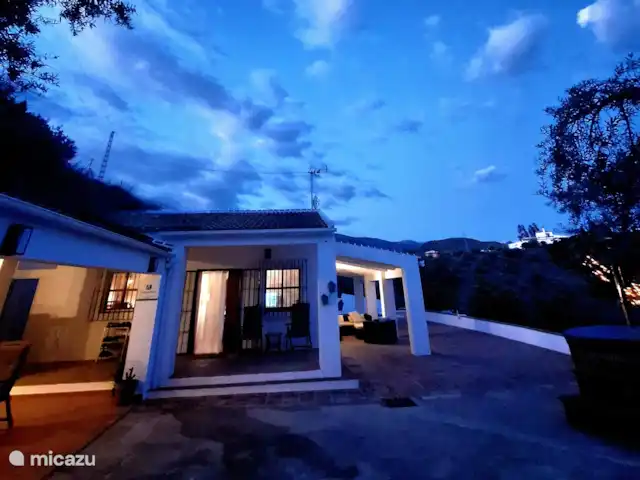 La Casa Algarrobo, invitée dans la nature | Espagne, Andalousie, Sedella - villa Buenas noches