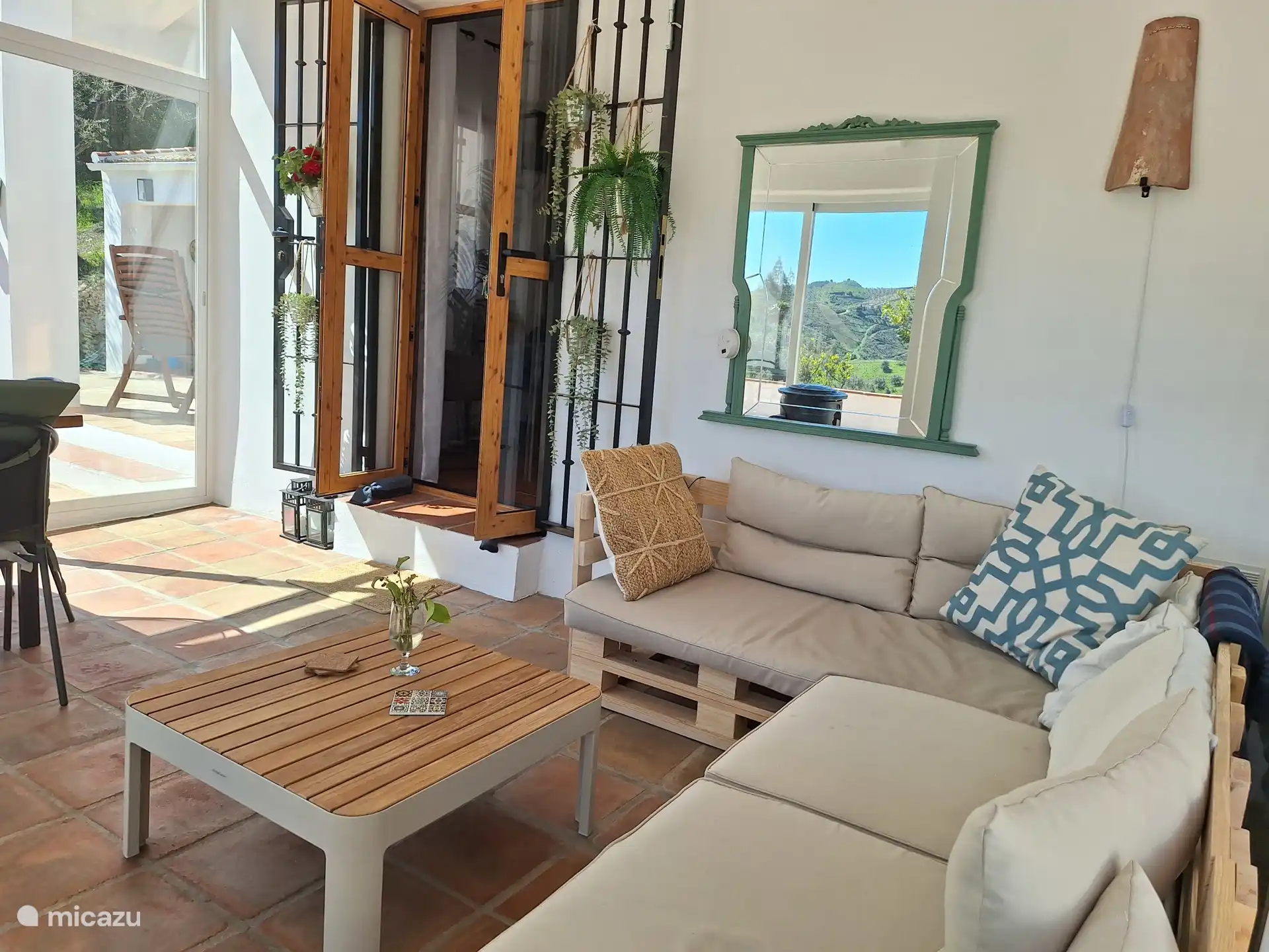 Lee, toma una copa o simplemente disfruta de las vistas.