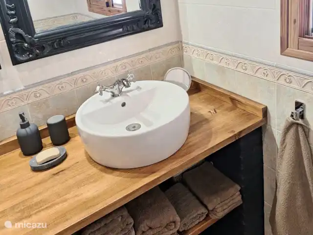 La Casa Algarrobo, invitée dans la nature | Espagne, Andalousie, Sedella - villa El baño