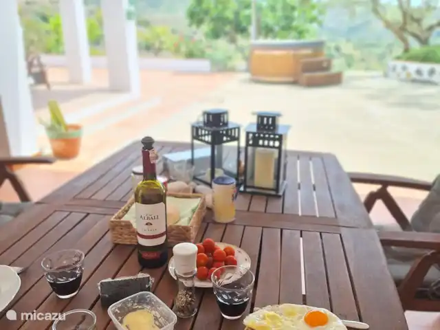 La Casa Algarrobo, invitée dans la nature | Espagne, Andalousie, Sedella - villa Cuisine extérieure, salle à manger en plein air
