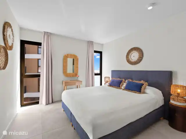 The Wharf 7E, appartement citadin de luxe | Curaçao, Curaçao-Centre, Willemstad - appartement Chambre principale avec climatisation et salle de bain attenante