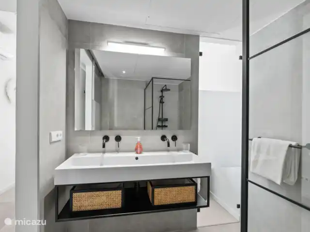 The Wharf 7E, appartement citadin de luxe | Curaçao, Curaçao-Centre, Willemstad - appartement Salle de bain dans la chambre principale