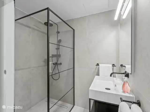 The Wharf 7E, appartement citadin de luxe | Curaçao, Curaçao-Centre, Willemstad - appartement Salle de bain dans la chambre 2