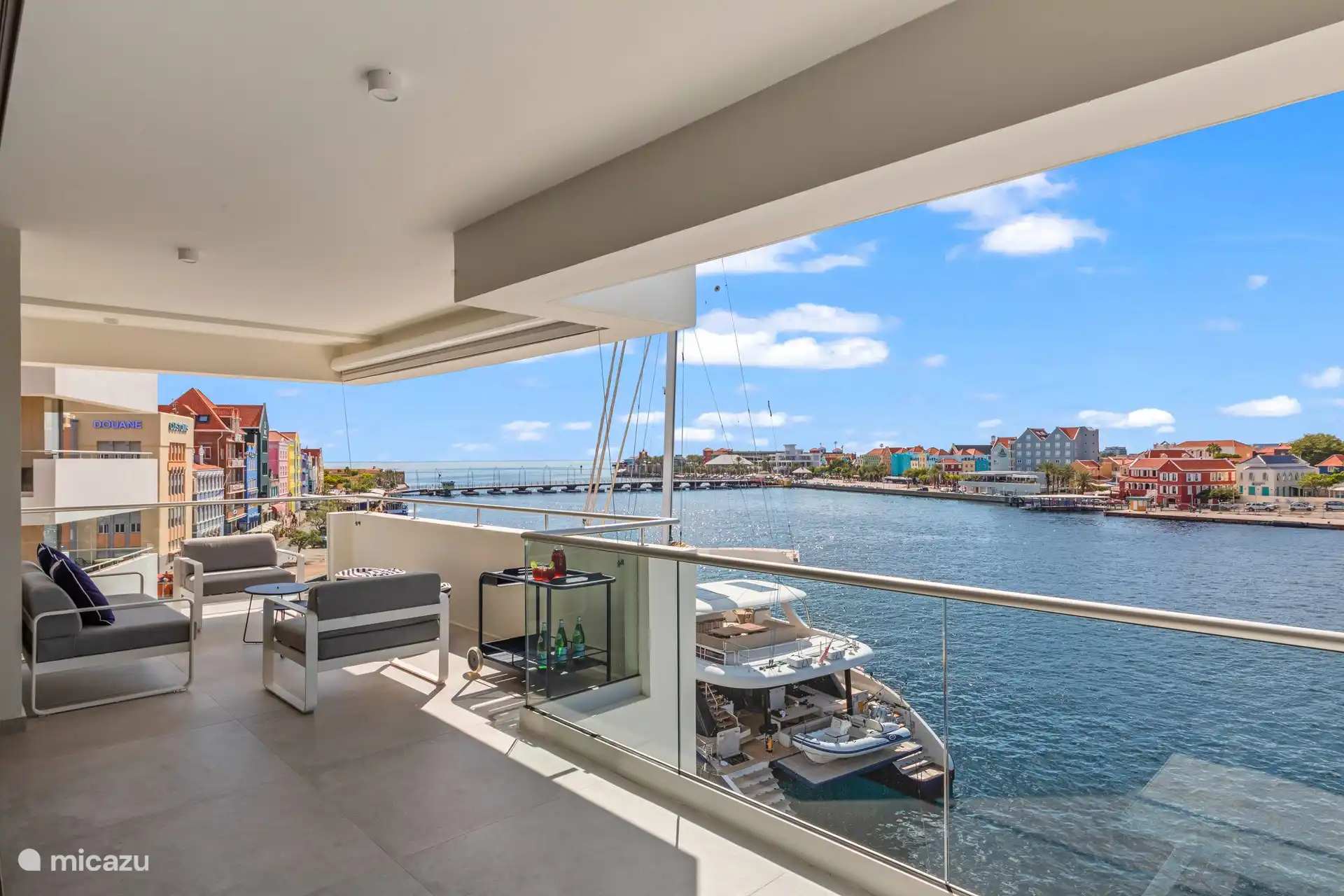 Unique view over the Anna Bay, in the heart of Willemstad